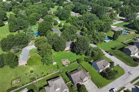 View/Area - 892 Gregory St, Peculiar, MO 64078 photo 3 of 4
