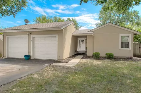 10846 Bradshaw St, Overland Park, KS 66210