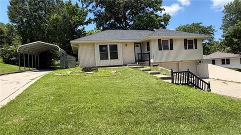 1424 Western St, Leavenworth, KS 66048