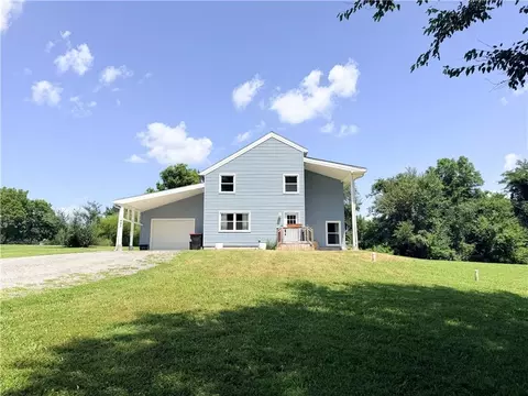 Exterior - 403 N Devasher Rd, Warrensburg, MO 64093 photo 2 of 9