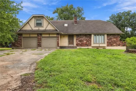 1600 Dana Dr, Blue Springs, MO 64014