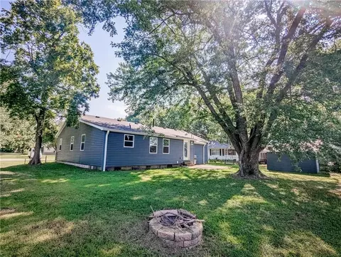 Exterior - 104 E 2nd St, Lamar, MO 64759 photo 4 of 5