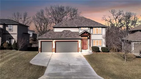 1236 Vivian Dr, Warrensburg, MO 64093