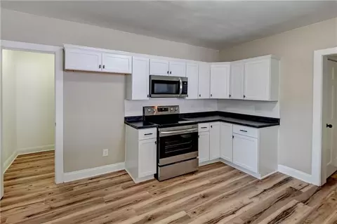 Kitchen - 511 E Green St, Clinton, MO 64735 photo 4 of 6