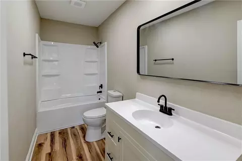 Bath - 511 E Green St, Clinton, MO 64735 photo 2 of 2