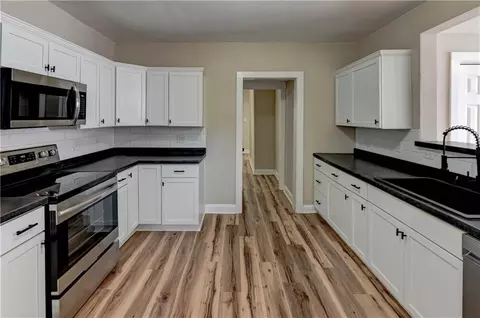 Kitchen - 511 E Green St, Clinton, MO 64735 photo 3 of 6