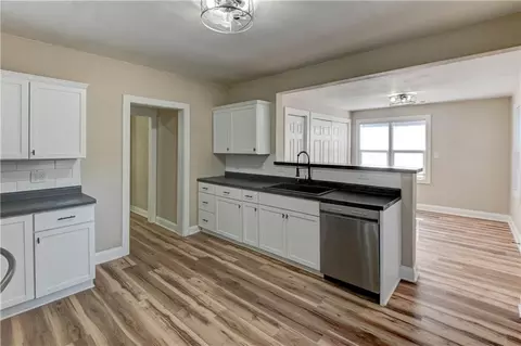 Kitchen - 511 E Green St, Clinton, MO 64735 photo 2 of 6