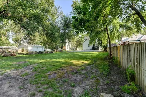 Exterior - 511 E Green St, Clinton, MO 64735 photo 9 of 18
