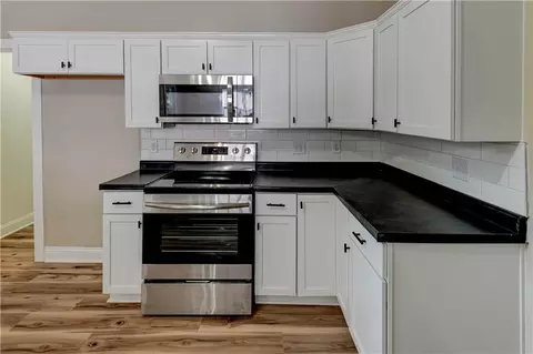 Kitchen - 511 E Green St, Clinton, MO 64735 photo 6 of 6