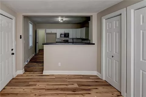Entry Way - 511 E Green St, Clinton, MO 64735 photo 3 of 5