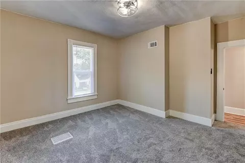 Bedroom - 511 E Green St, Clinton, MO 64735 photo 4 of 9