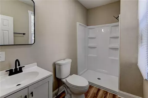 Bath - 511 E Green St, Clinton, MO 64735 photo 1 of 2