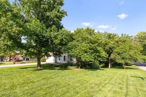 Exterior - 316 Boulder St, Lawrence, KS 66049 photo 3 of 10