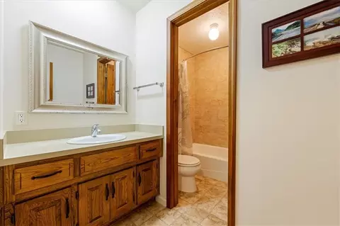 Bath - 316 Boulder St, Lawrence, KS 66049 photo 3 of 4