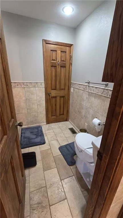 Bath - 23600 E 88th St, Lees Summit, MO 64064 photo 3 of 4