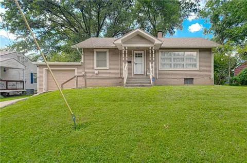 4748 Reinhardt Dr, Roeland Park, KS 66205