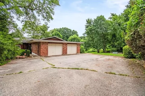 Exterior - 11806 E 39th St, Independence, MO 64052 photo 3 of 11