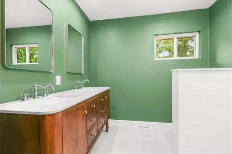 Bath - 11806 E 39th St, Independence, MO 64052 photo 2 of 4
