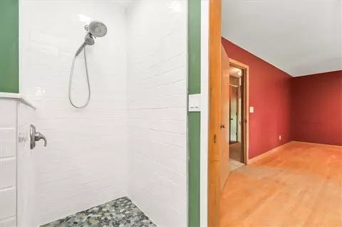 Bath - 11806 E 39th St, Independence, MO 64052 photo 1 of 4