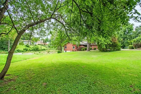 Exterior - 11806 E 39th St, Independence, MO 64052 photo 2 of 11