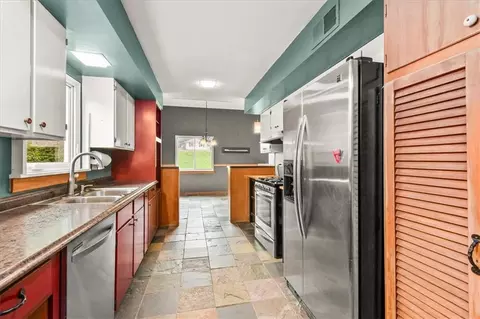 Kitchen - 11806 E 39th St, Independence, MO 64052 photo 2 of 3