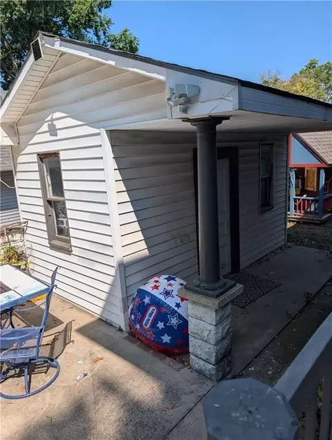 Exterior - 503 W Cherry St, Nevada, MO 64772 photo 3 of 3