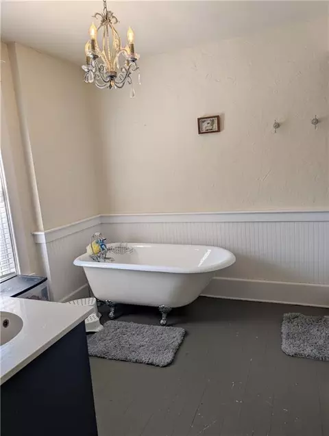 Bath - 503 W Cherry St, Nevada, MO 64772 photo 2 of 3