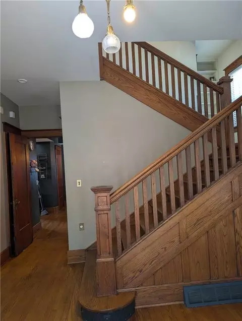 Entry Way - 503 W Cherry St, Nevada, MO 64772 photo 2 of 6