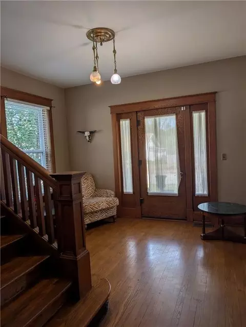 Entry Way - 503 W Cherry St, Nevada, MO 64772 photo 4 of 6