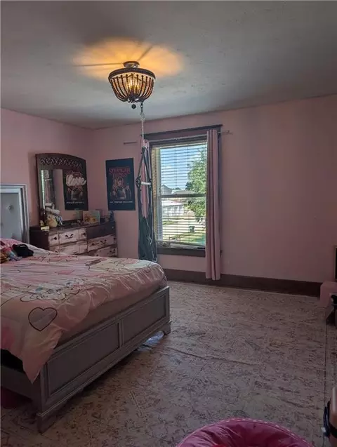 Bedroom - 503 W Cherry St, Nevada, MO 64772 photo 3 of 8