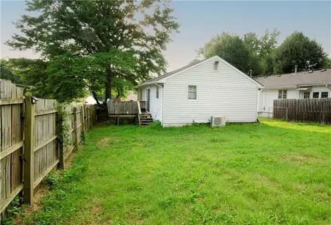 Exterior - 227 S Ash Ave, Independence, MO 64053 photo 4 of 4