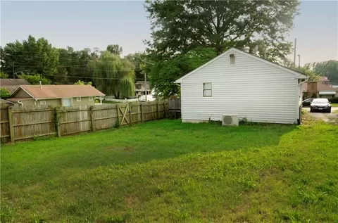 Exterior - 227 S Ash Ave, Independence, MO 64053 photo 3 of 4