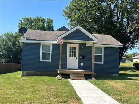 1320 E 3rd St, Maryville, MO 64468