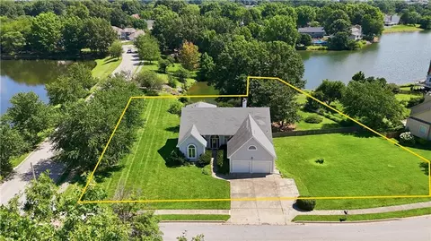 1101 NE Waterfield Village Dr, Blue Springs, MO 64014
