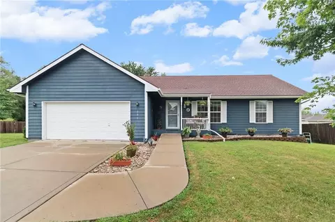 206 E 22nd Ter, Kearney, MO 64060