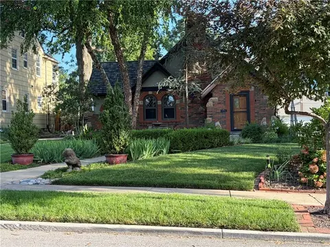 241 E 73rd St, Kansas City, MO 64114