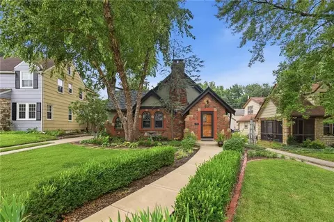 241 E 73rd St, Kansas City, MO 64114