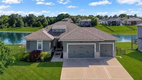 1218 Hillmann Ln, Warrensburg, MO 64093