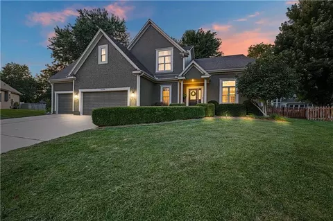 13708 Belinder St, Leawood, KS 66224