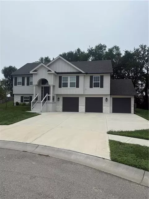 1101 Noah Ln, Kearney, MO 64060