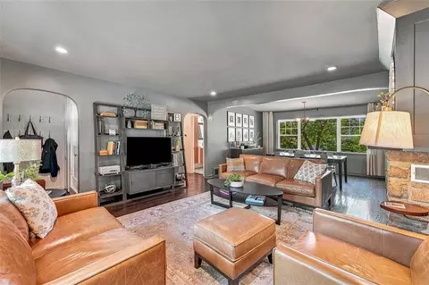 Living - 928 E Drumm Cir, Independence, MO 64055 photo 1 of 3