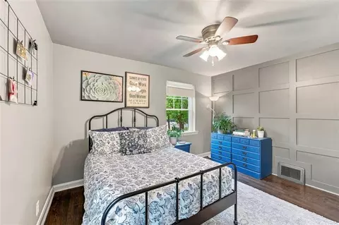 Bedroom - 928 E Drumm Cir, Independence, MO 64055 photo 4 of 6