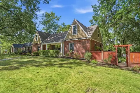Exterior - 928 E Drumm Cir, Independence, MO 64055 photo 2 of 16