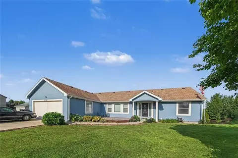 20350 Orchard Ln, Saint Joseph, MO 64505