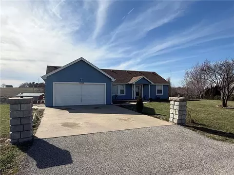 20350 Orchard Ln, Saint Joseph, MO 64505