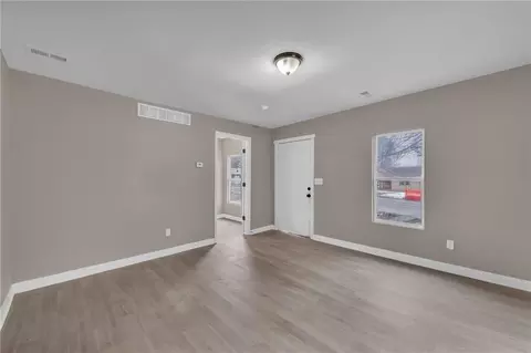 1420 S Appleton Ave, Independence, MO 64052 photo 6
