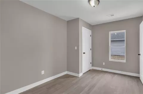 1420 S Appleton Ave, Independence, MO 64052 photo 7