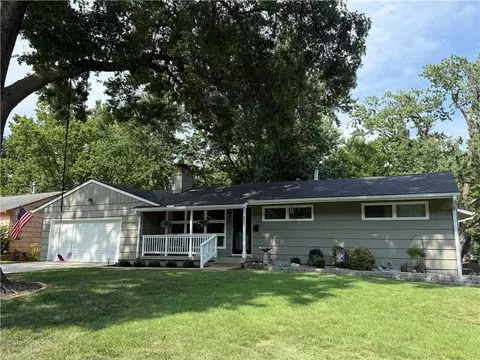 8025 Maple St, Prairie Village, KS 66208