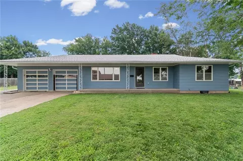 804 SW 19th St, Blue Springs, MO 64015