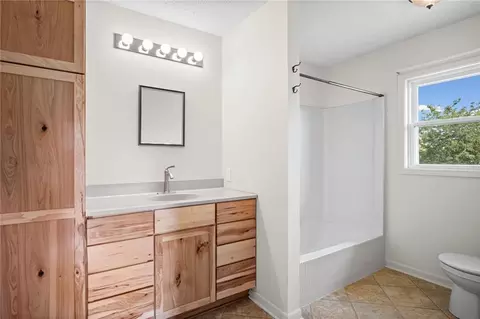 Bath - 8381 Pratt Rd, Atchison, KS 66002 photo 1 of 3